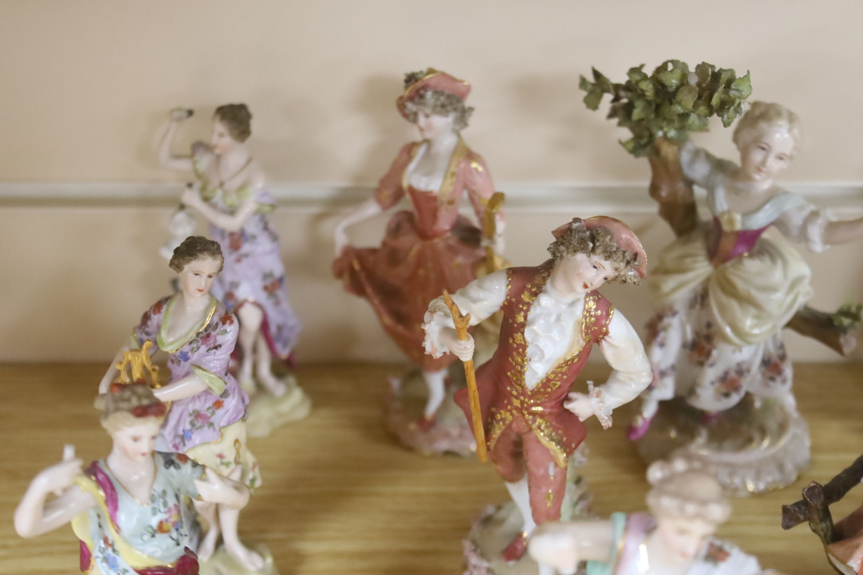 A collection of mixed Continental porcelain figurines (23)